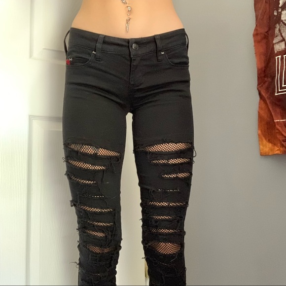 Distressed jeans - Picture 2 of 6